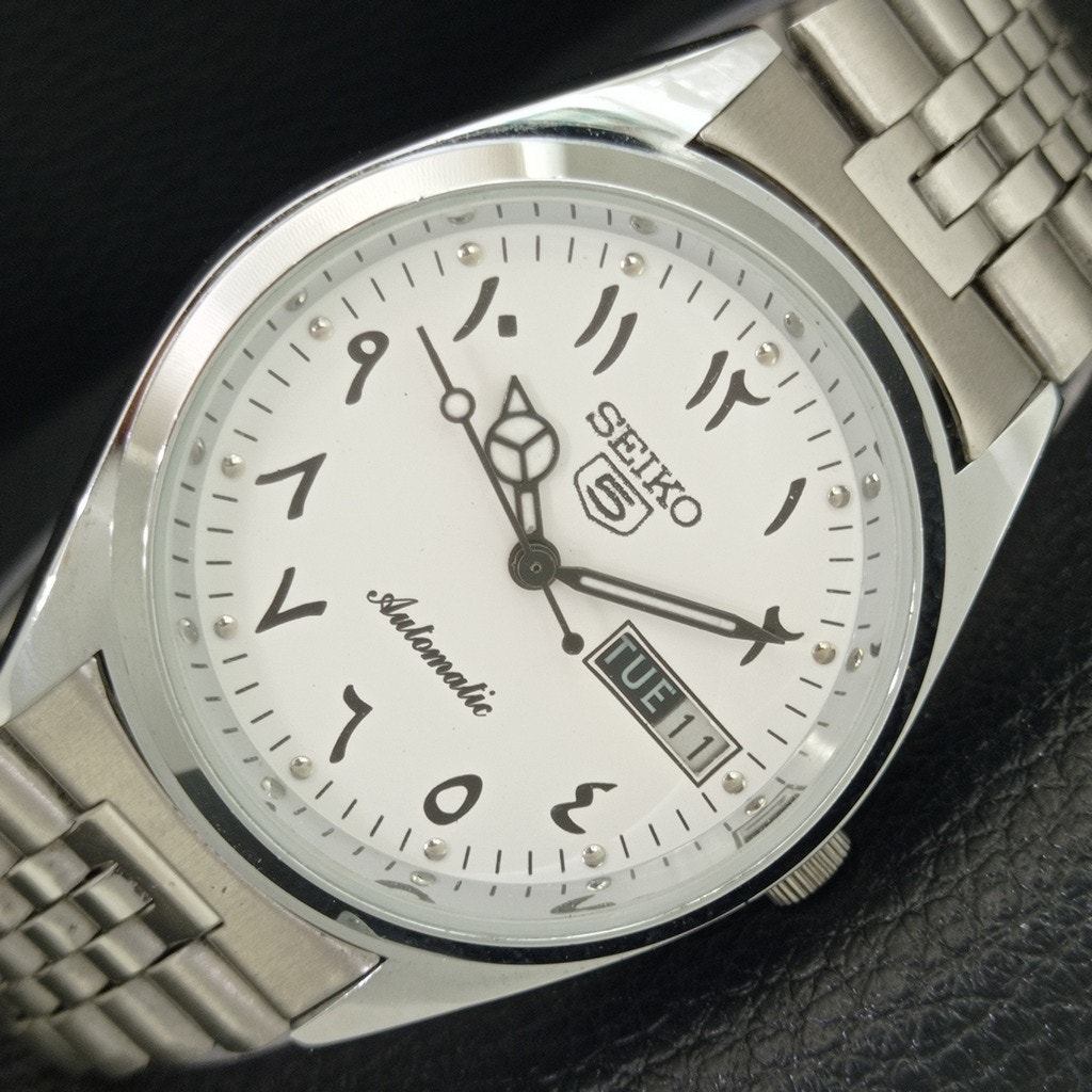 Vintage 1982 Seiko Automatic Mens Silver Watch WDaydate  Silver Accents